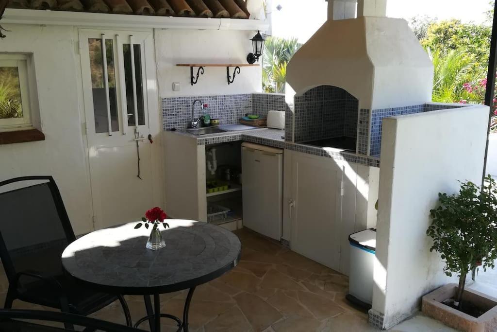 Tiny House 12M2 In Holiday Park With 55 M2 Pool Tolox Exterior foto